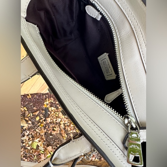 Coach Swagger 21 in Pebble Leather with Ombré Rivets Bag - Picture 3 of 6